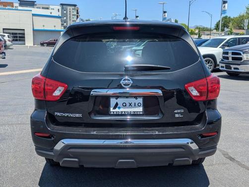 2017 Nissan Pathfinder SL