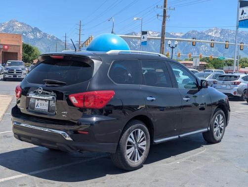 2017 Nissan Pathfinder SL