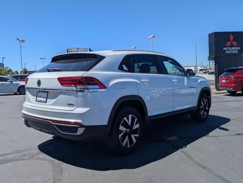 Pure White 2021 Volkswagen Atlas Cross Sport 2.0T SE