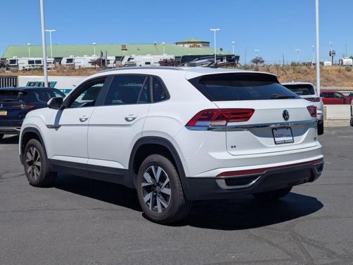 Pure White 2021 Volkswagen Atlas Cross Sport 2.0T SE