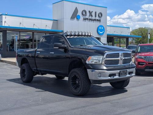 Brilliant Black Crystal Pearlcoat 2017 RAM 1500 Big Horn
