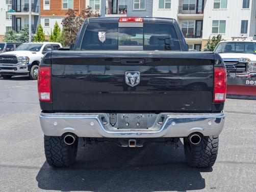 Brilliant Black Crystal Pearlcoat 2017 RAM 1500 Big Horn