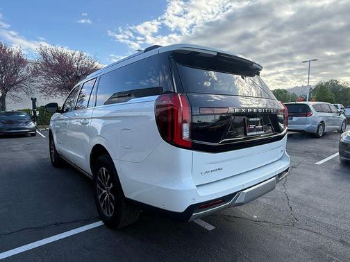 Oxford White 2025 Ford Expedition Max Platinum