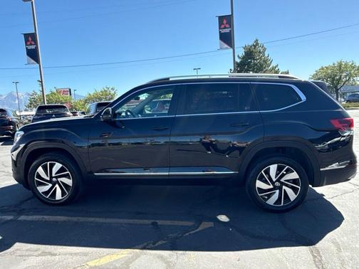 Deep Black Pearl Effect 2026 Volkswagen Atlas 2.0T SEL