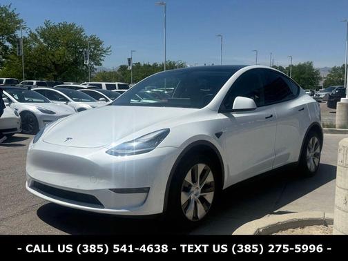 Pearl White Multi 2022 Tesla Model Y Long Range