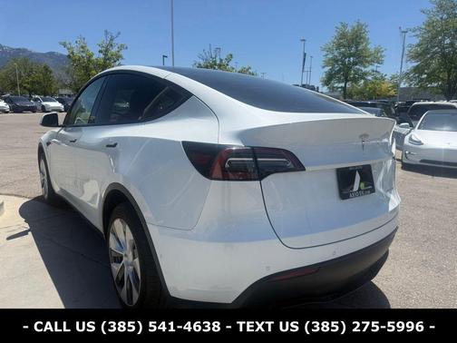 Pearl White Multi 2022 Tesla Model Y Long Range