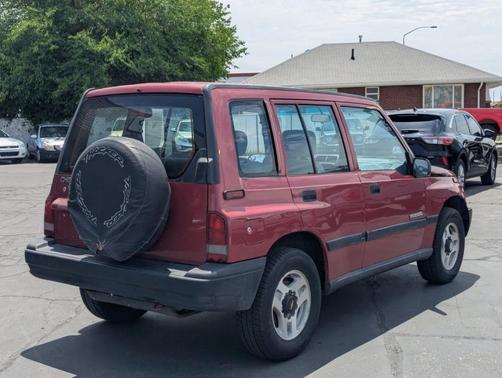 1998 Chevrolet Tracker Base