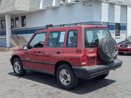1998 Chevrolet Tracker Base