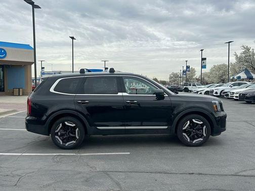 Ebony Black 2025 Kia Telluride S