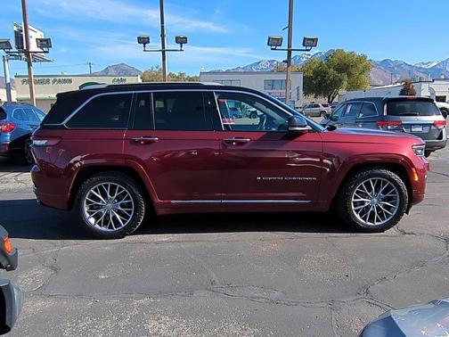 2022 Jeep Grand Cherokee Summit