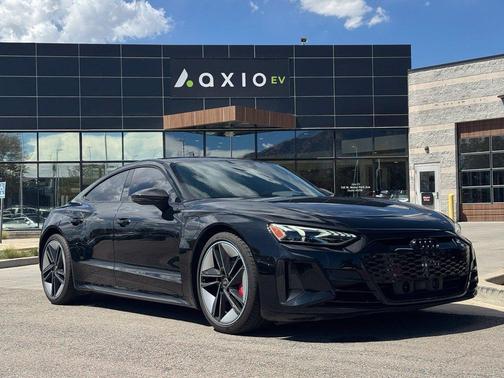 Mythos Black Metallic 2022 Audi RS e-tron GT Base