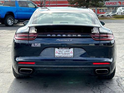 2019 Porsche Panamera 4