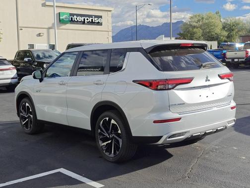 2025 Mitsubishi Outlander PHEV SE