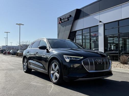 2019 Audi e-tron Premium Plus