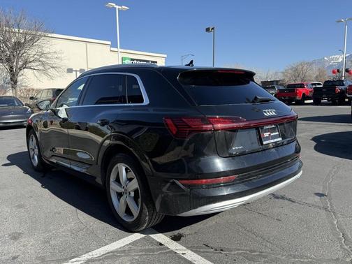 2019 Audi e-tron Premium Plus