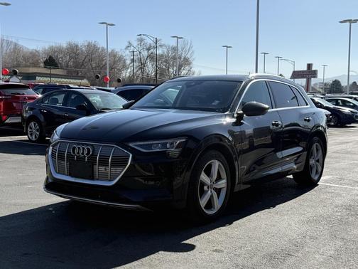 2019 Audi e-tron Premium Plus