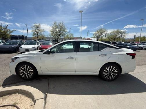 White 2024 Nissan Altima 2.5 SV