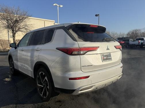 2024 Mitsubishi Outlander SE