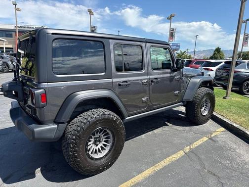 Crystal Metallic 2022 Jeep Wrangler Unlimited Sport