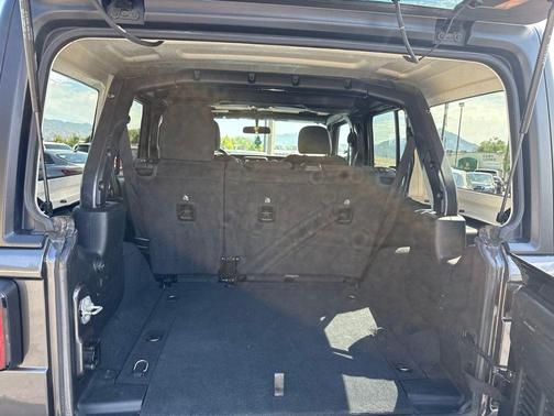 Crystal Metallic 2022 Jeep Wrangler Unlimited Sport
