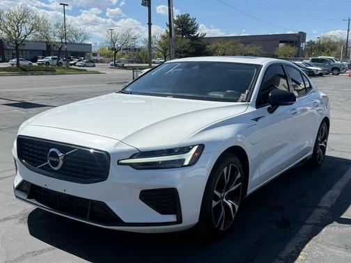 2021 Volvo S60 Recharge Plug-In Hybrid T8 R-Design Expression