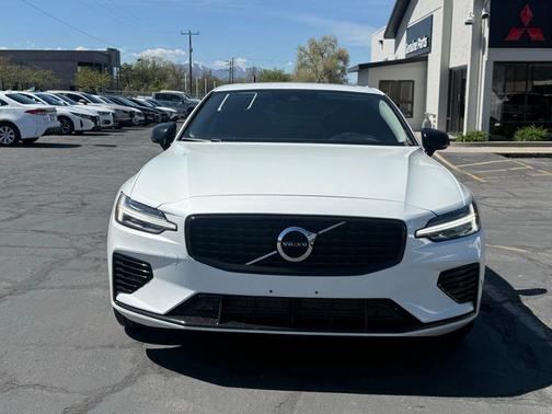 2021 Volvo S60 Recharge Plug-In Hybrid T8 R-Design Expression