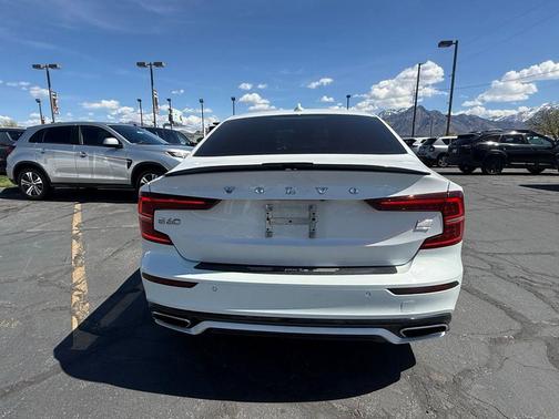 2021 Volvo S60 Recharge Plug-In Hybrid T8 R-Design Expression