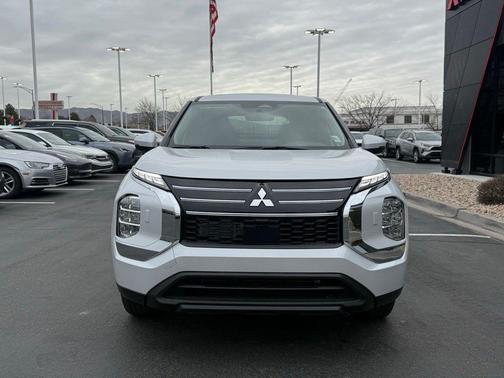 2026 Mitsubishi Outlander ES