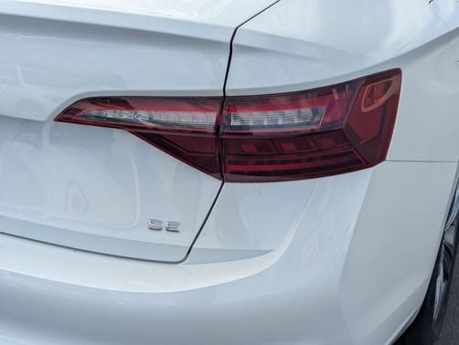Opal White Pearl Effect 2024 Volkswagen Jetta 1.5T SE