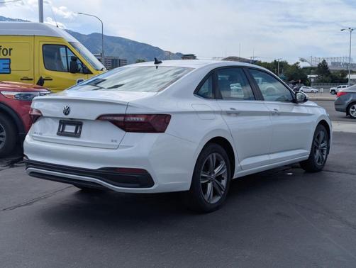 Opal White Pearl Effect 2024 Volkswagen Jetta 1.5T SE