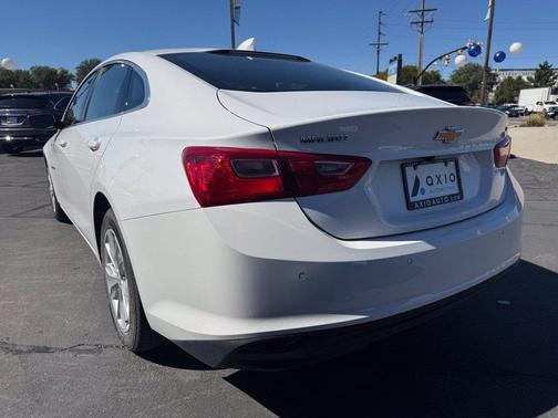 Summit White 2025 Chevrolet Malibu LT