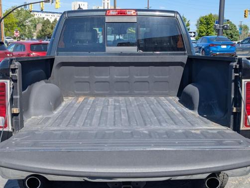 Brilliant Black Crystal Pearlcoat 2017 RAM 1500 Laramie