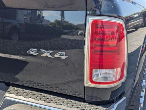 Brilliant Black Crystal Pearlcoat 2017 RAM 1500 Laramie