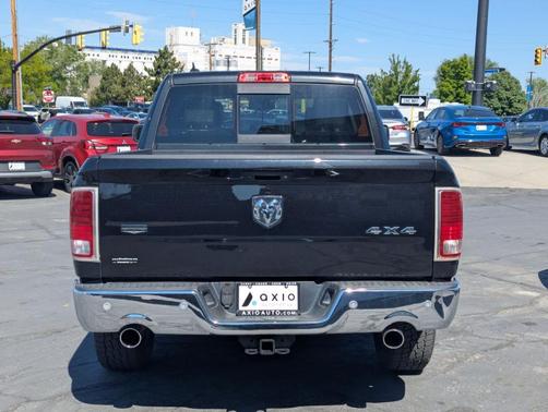 Brilliant Black Crystal Pearlcoat 2017 RAM 1500 Laramie