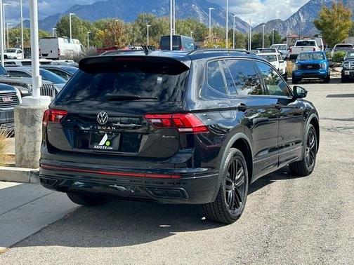 2022 Volkswagen Tiguan 2.0T SE R-Line Black