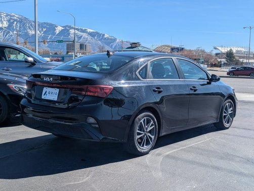 Aurora Black Pearl 2024 Kia Forte LXS