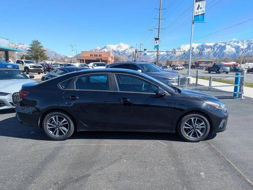 Aurora Black Pearl 2024 Kia Forte LXS