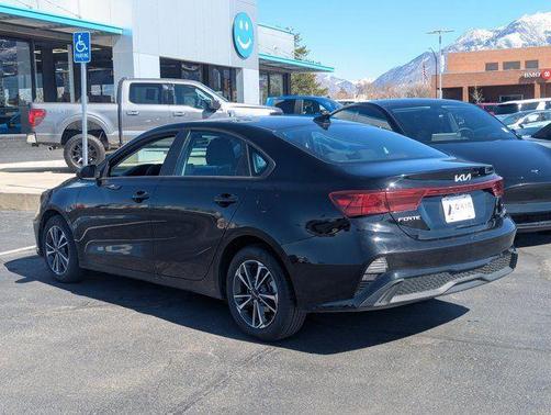 Aurora Black Pearl 2024 Kia Forte LXS