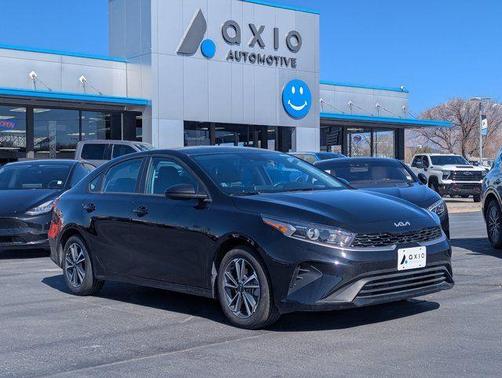 Aurora Black Pearl 2024 Kia Forte LXS