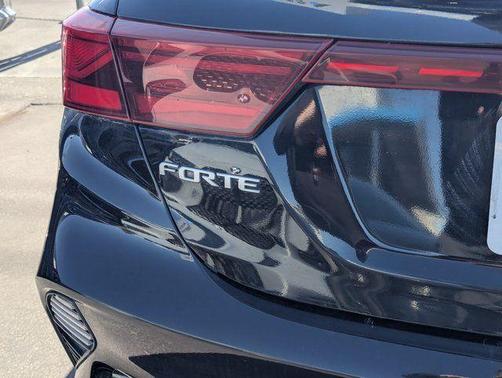Aurora Black Pearl 2024 Kia Forte LXS