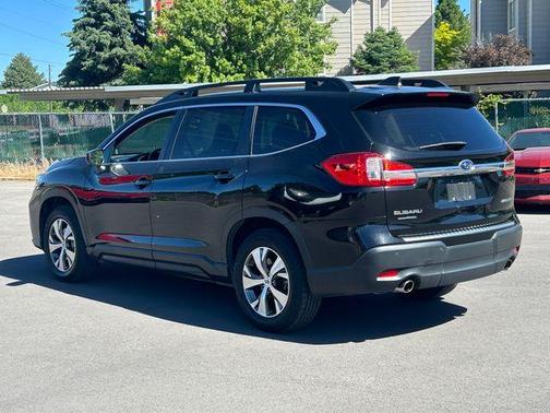 Crystal Black Silica 2022 Subaru Ascent Premium 7-Passenger