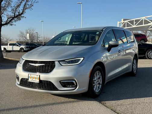 2023 Chrysler Pacifica Touring-L
