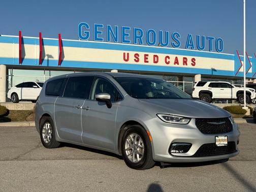 2023 Chrysler Pacifica Touring-L