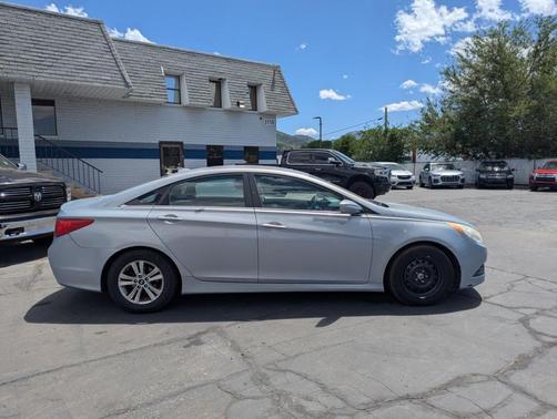 Iridescent Silver Blue Pearl 2014 Hyundai SONATA GLS