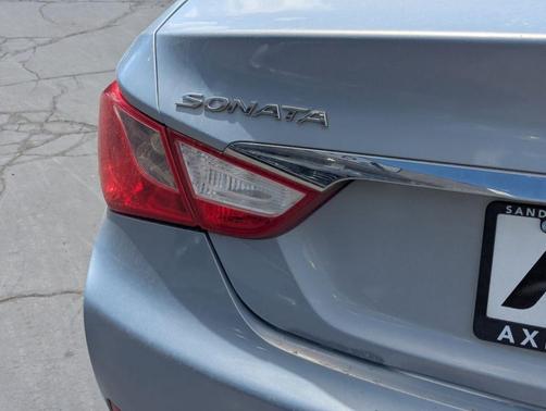 Iridescent Silver Blue Pearl 2014 Hyundai SONATA GLS