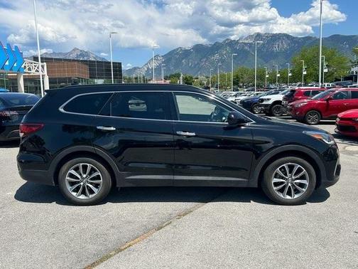 2017 Hyundai SANTA FE SE