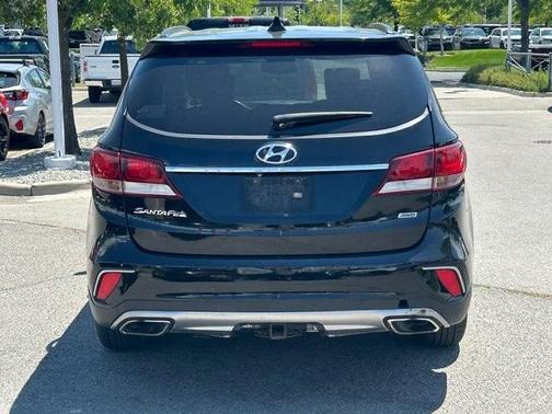 2017 Hyundai SANTA FE SE