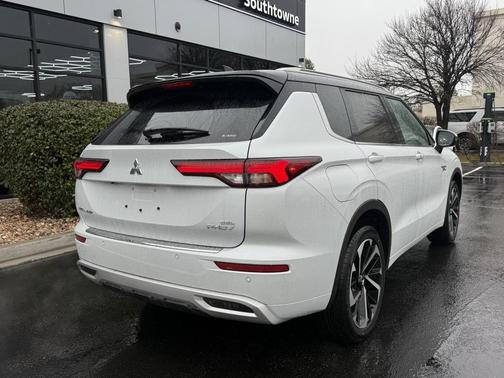 2025 Mitsubishi Outlander PHEV SEL