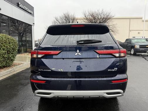 2025 Mitsubishi Outlander PHEV SE