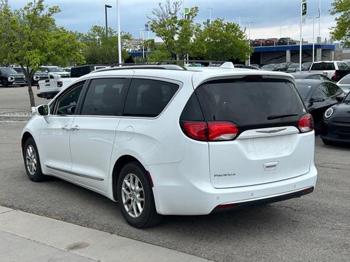 2020 Chrysler Pacifica Touring-L